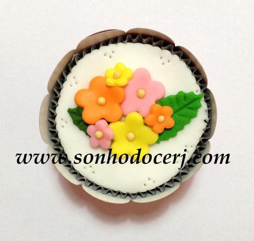 Blog_Cupcake_FloresComFolhas_[2][2]