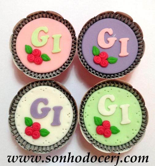 Blog_Cupcakes_IniciaisComTrioDeRosinhas_1789[2]