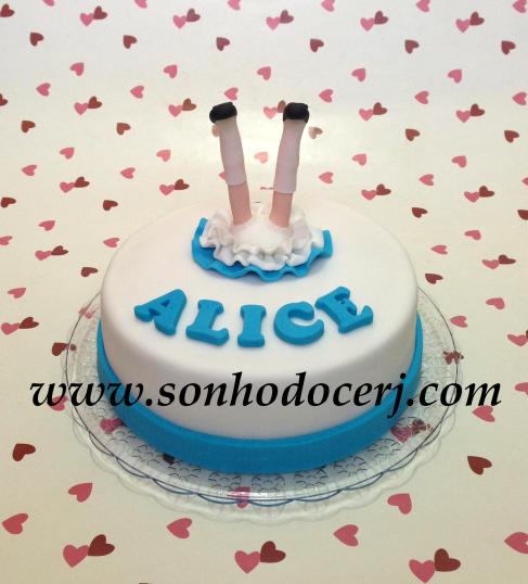 Blog_Bolo_AliceNoPaísDasMaravilhas_Perninhas_0821[2]