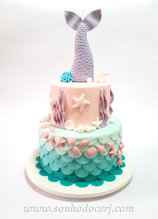 blog_b142_bolo_sereia_cauda e escamas_090833[2]