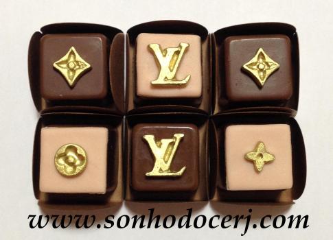 Bombons Modelados Louis Vuitton! Logo LV com fundo quadrado (5), Logo LV (4), Detalhe da estampa (redondo, losango ou flor) (2), Detalhe da estampa com fundo quadrado (redondo, losango ou flor) (3)