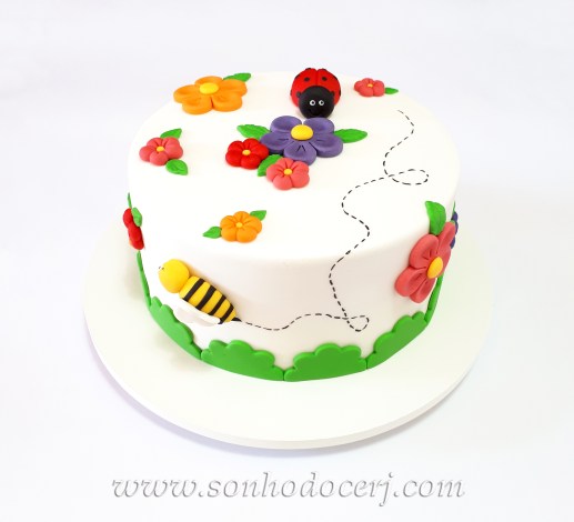 Blog_B141_Bolo_Jardim_joaninha e abelha_102558[2]