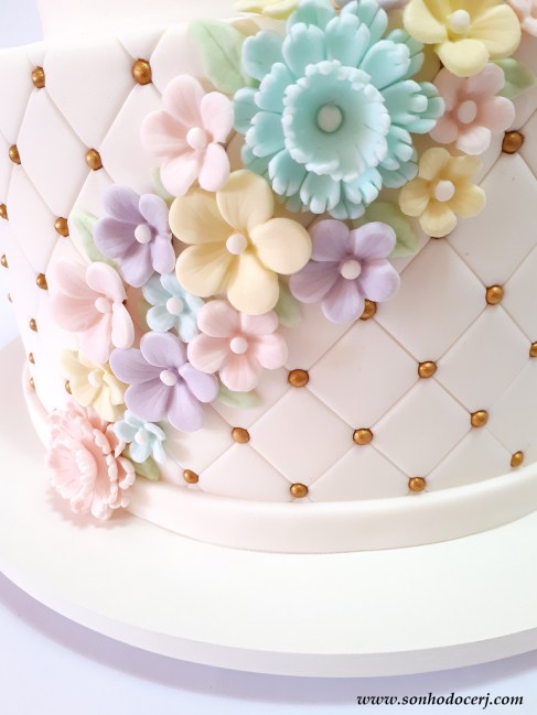 Blog_B335_Bolo_Cascata de flores_151040[2]