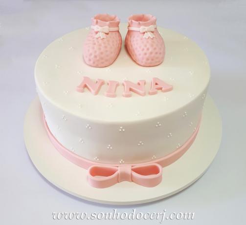 Blog_B277_Bolo_Chá de bebê_sapatinhos com trios de poás_094517[2]