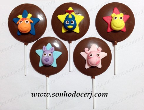 Pirulitos de chocolate Backyardigans! Pablo (azul)(P6), Tasha (amarelo)(P6), Tyrone (laranja)(P6), Uníqua (rosa)(P6) e Austin (lilás) (P6)