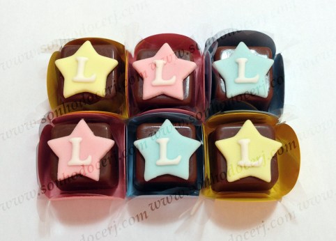 Bombom Modelado! Letra com fundo de estrelinha (2)! 