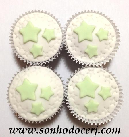 Cupcake Trio de estrelinhas com estrelas rebaixadas ao redor! (B)