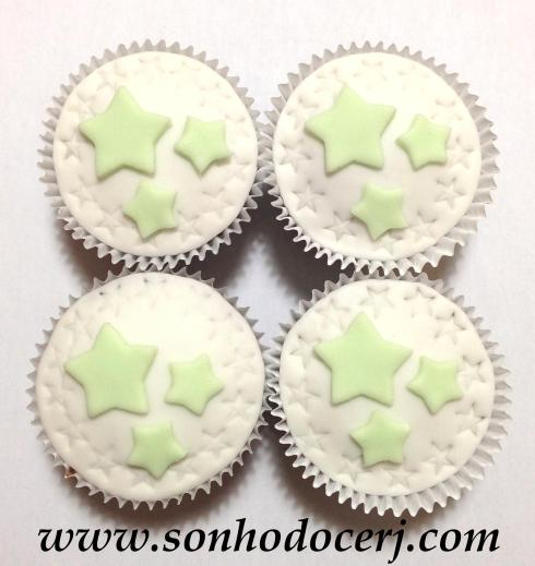 Cupcake Trio de estrelinhas com estrelas rebaixadas ao redor! (B)
