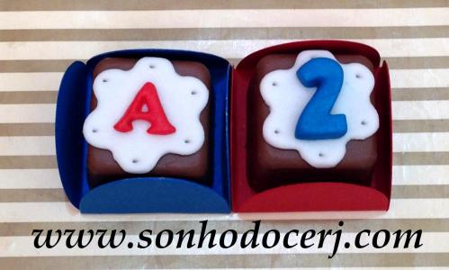 Bombons Modelados Soldadinho de Chumbo! Letra com fundo flor (2), Número com fundo flor (2)