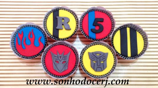 Blog_Cupcakes_Transformers_8374[2]