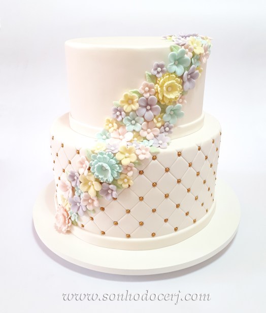 Blog_B335_Bolo_Cascata de flores_150837[2]