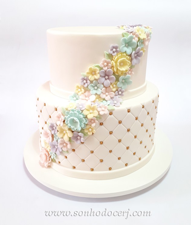 Blog_B335_Bolo_Cascata de flores_150837[2]