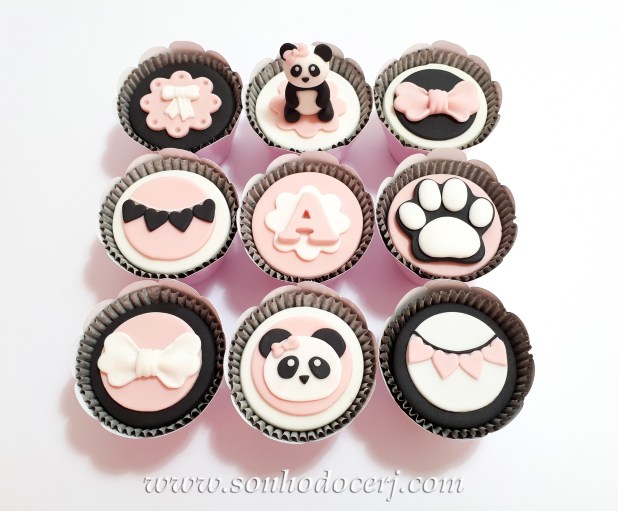 Blog_Cupcakes_Panda_112604[2]